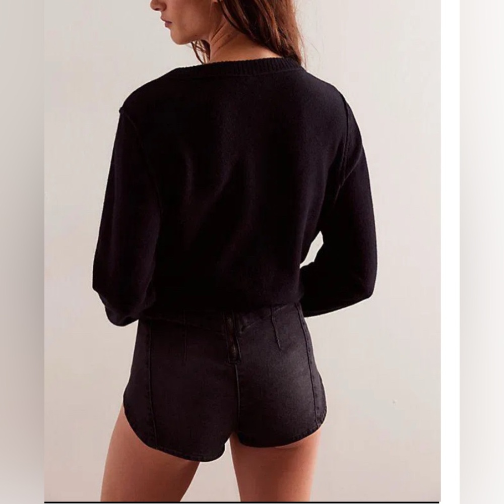 Free People Tulip high waisted cheeky side zip Black Shorts. Women size 28